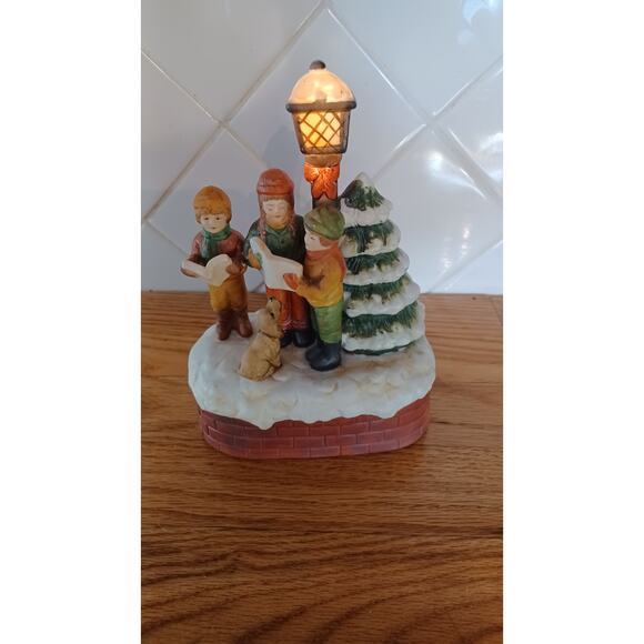 Vintage House of Lloyd Christmas Around the World Carolers Musical and Lighted - Picture 1 of 11